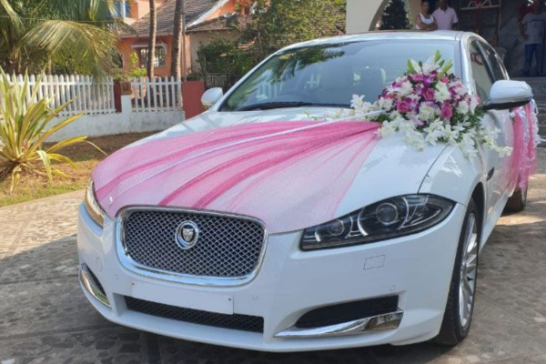 Elegant simple car decoration with flowers for wedding._Akshara Event 