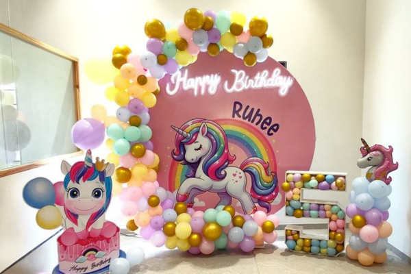 Sparkle Unicorn Decoration With Giltter and Balloons.