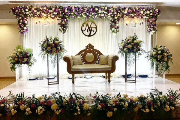 Royal-style engagement decoration with golden backdrop and chandelier lighting_Akshara Event 